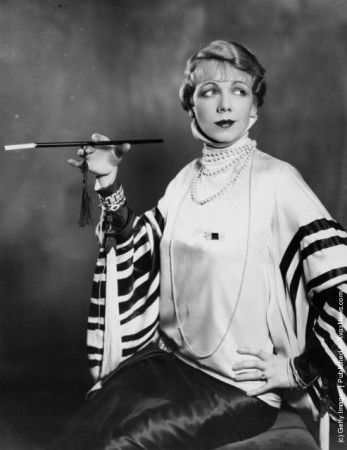 De sigaretten houder.